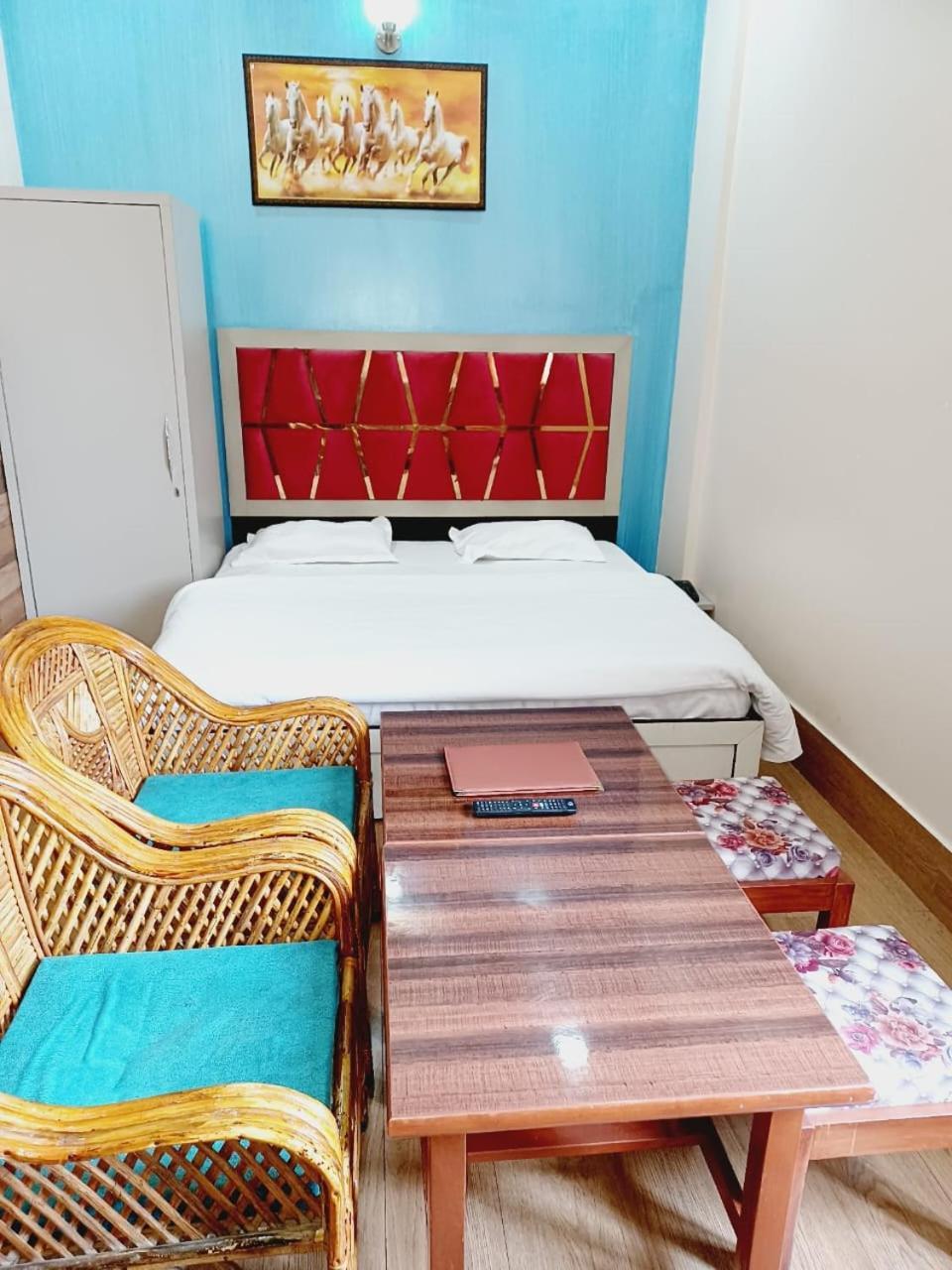 Paradise Home Stay Rani Pokhri ภายนอก รูปภาพ